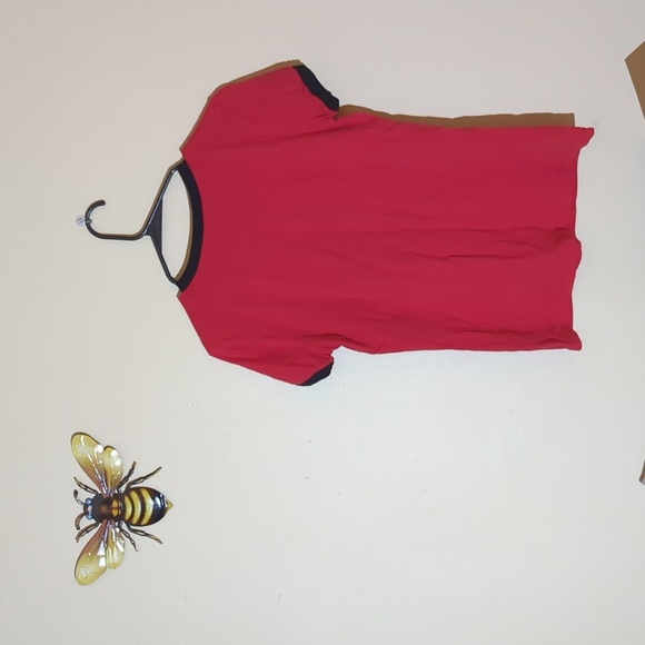 Disney incredibles kids tshirt. Size medium, red - Picture 4 of 5